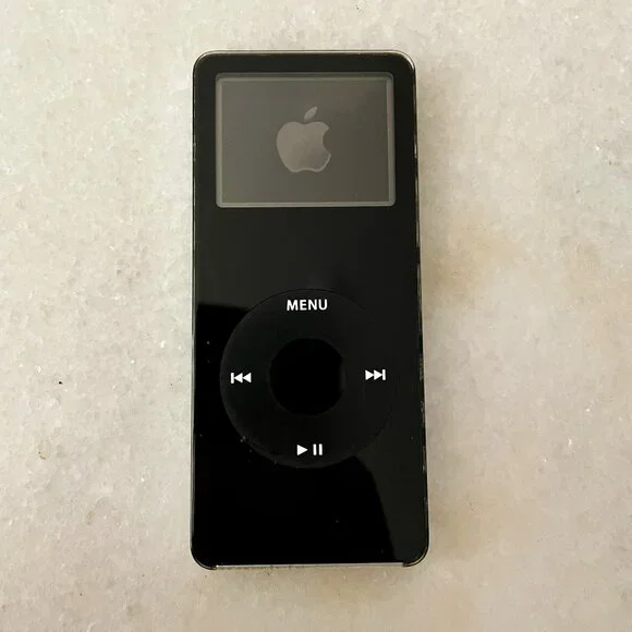 Apple iPod Nano 1st Gen (Black) with original charger - Picture 2 of 8